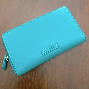 EUC Vera Bradley Wallet in Turquoise Mint